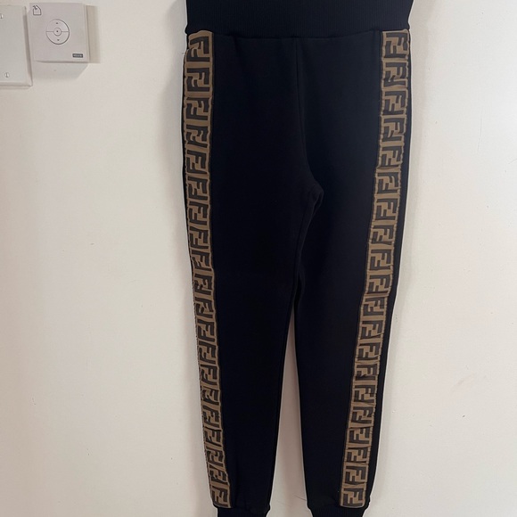 Fendi logo joggers- like new - Picture 6 of 9